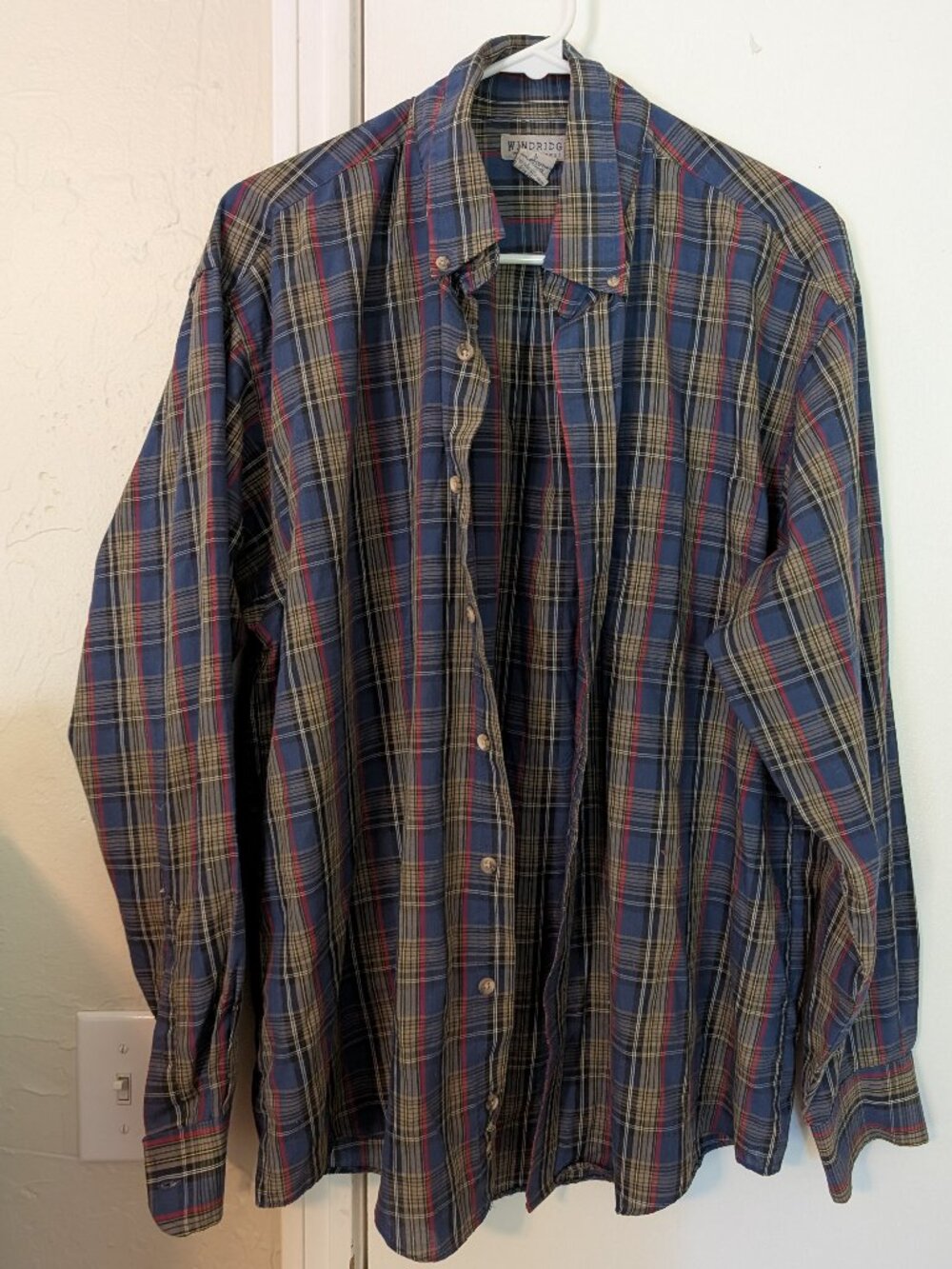 Men's long sleeve plaid shirt, button down